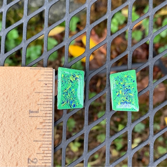 🤩3/$20 Vintage Green Abstract Enamel Earrings Screw Back Modernist Splatter VTG - Picture 8 of 9